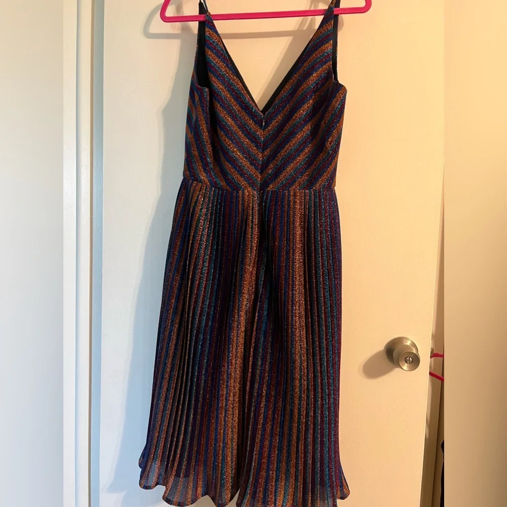 Dress the Population Haley Metallic Cobalt Pleated Chevron Dress Medium - Picture 7 of 12